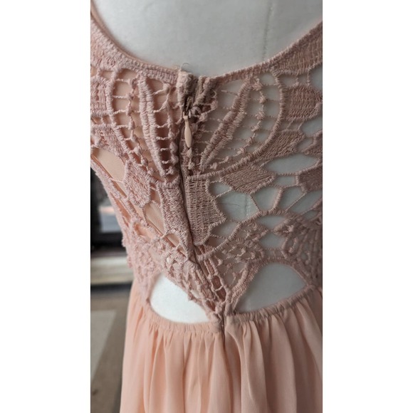 L'ATISTE On Vacation Pink / Peach Lace Crochet Cut Out Maxi Dress Size Small - Picture 11 of 14
